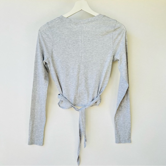 Sold-Lululemon Time to restore long sleeves pullover - Picture 4 of 6